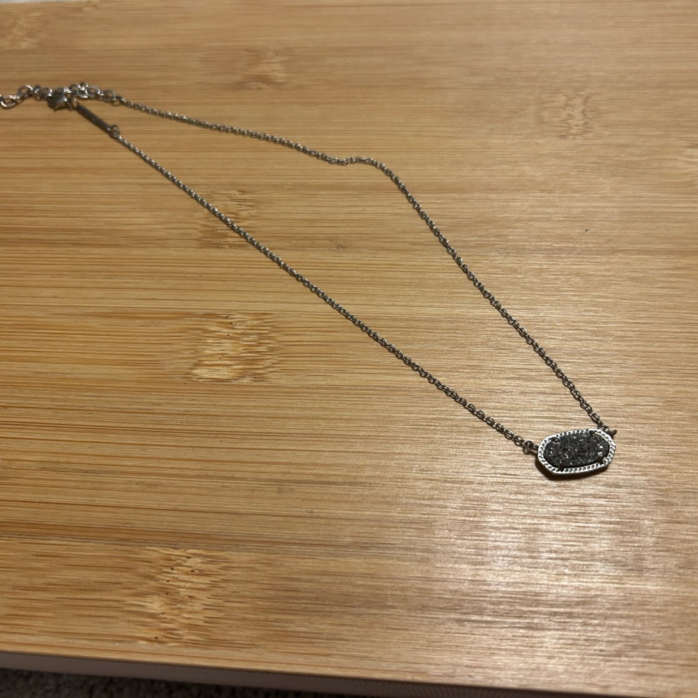 Kendra Scott necklace